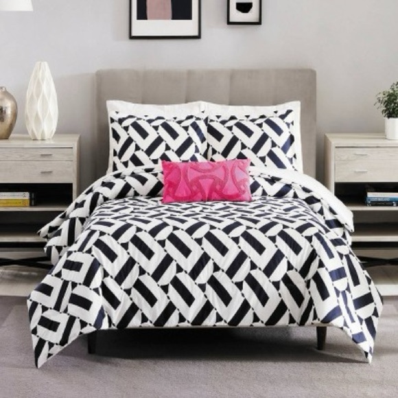 TRINA TURK- Black and White Duvet Full / Queen, NEW - Picture 1 of 3